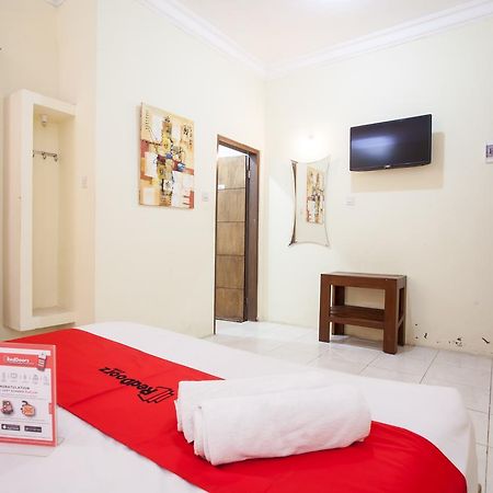 Reddoorz Near Marvel City Mall Wonocolo Luaran gambar
