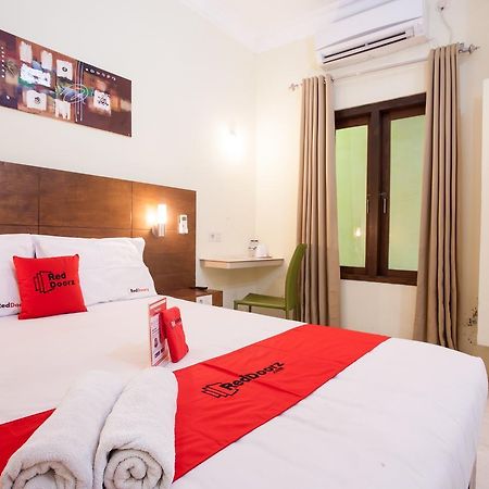Reddoorz Near Marvel City Mall Wonocolo Luaran gambar