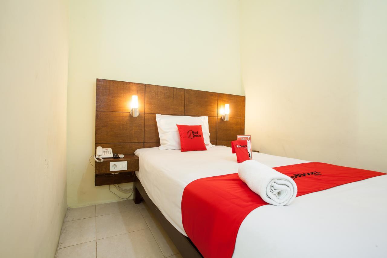 Reddoorz Near Marvel City Mall Wonocolo Luaran gambar