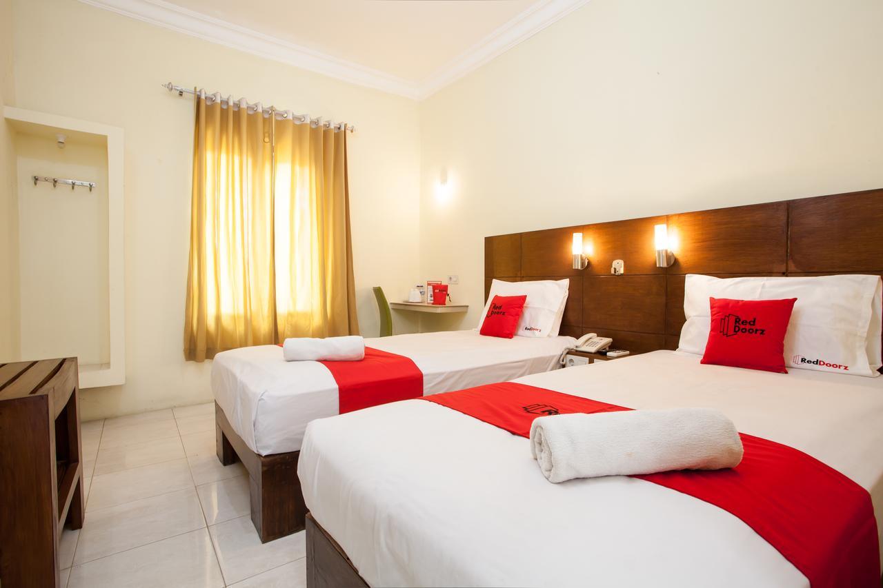 Reddoorz Near Marvel City Mall Wonocolo Luaran gambar