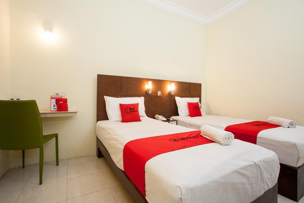 Reddoorz Near Marvel City Mall Wonocolo Luaran gambar