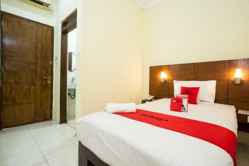 Reddoorz Near Marvel City Mall Wonocolo Luaran gambar